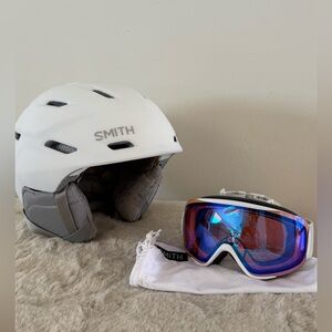 SKI SMITH White Helmet and Blue Goggles Gloves Set